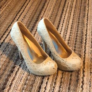 Beige Lace Pump
